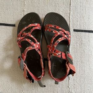Kids chacos triangle pattern